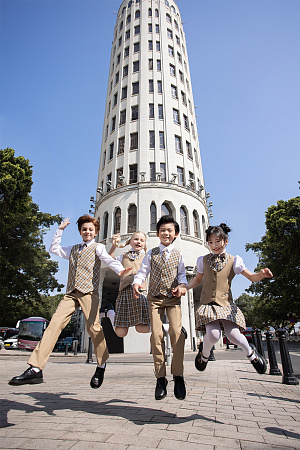 Жилет для девочки РОЗА цвет бежевая клетка